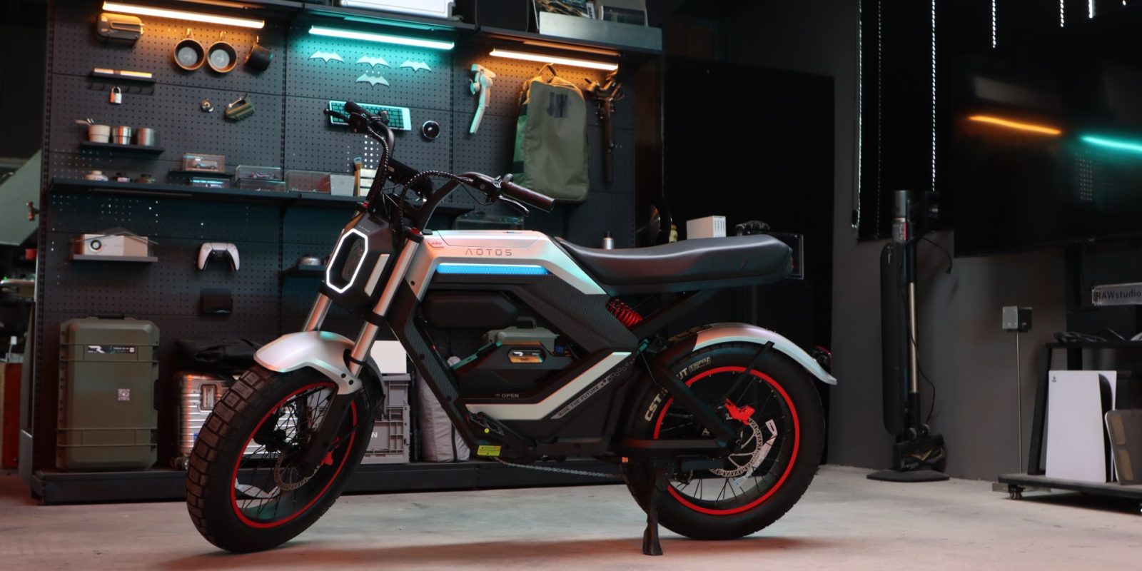 AOTOS’ new Flux X26 e-bike mixes smart tech, torque, and a wild design