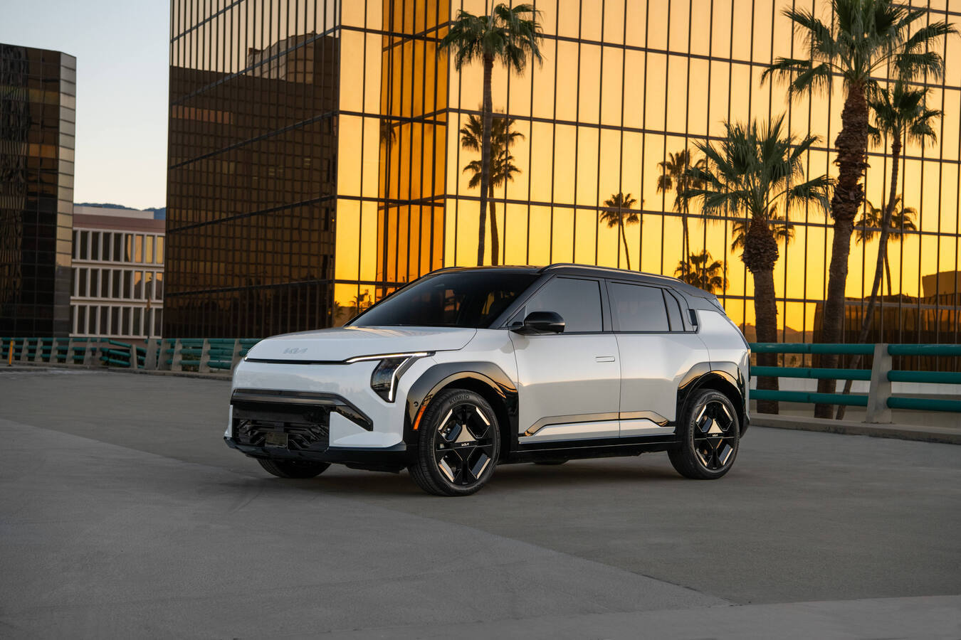 Kia unveils US-spec EV3, for sale this year, picking up the ball Volvo dropped