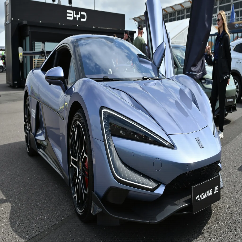 比亞迪極速充電技術躍進，1,500kW 功率與 5 分鐘快充將支援多款新電動車