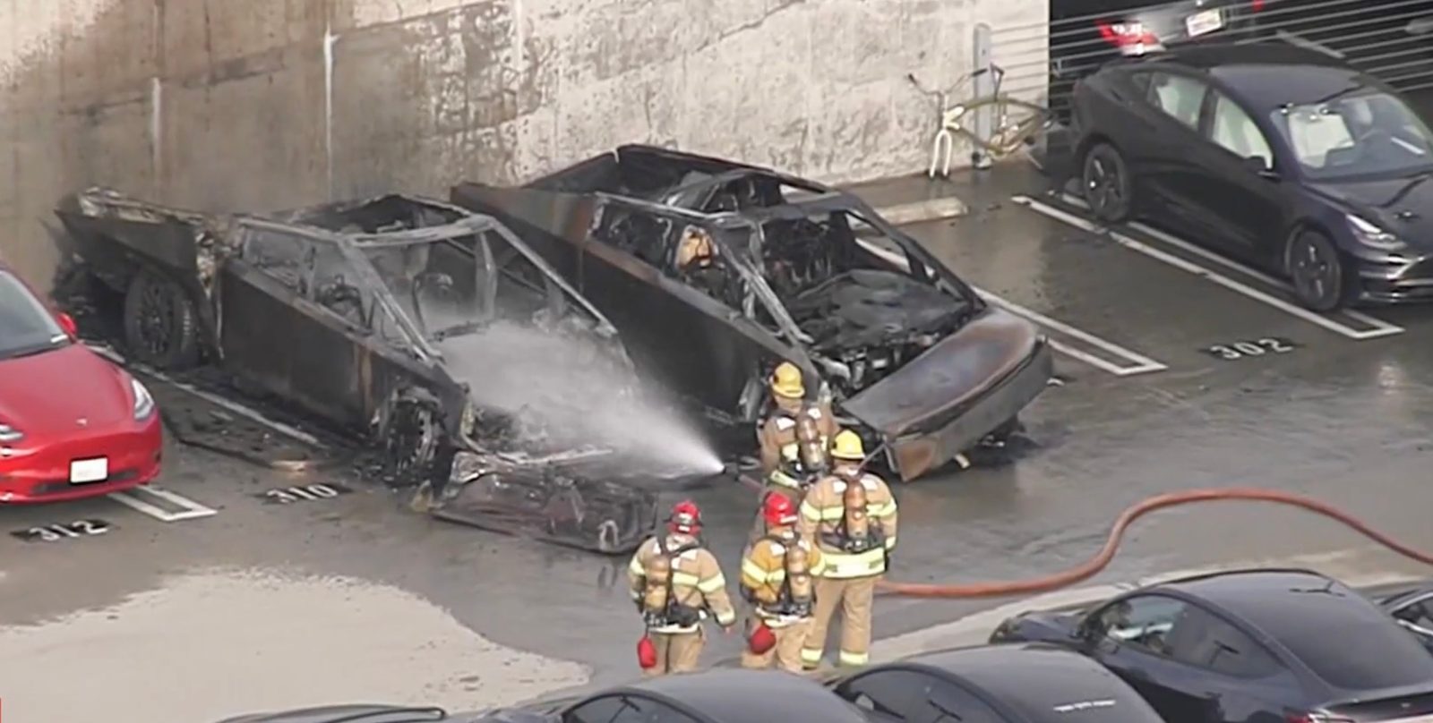 2 Tesla Cybertrucks destroyed in mysterious fire at Santa Monica parking garage